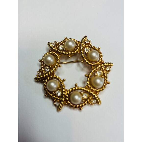 Vintage Circle Brooch Pin Faux Pearl Rhinestones Gold Tone Rope Nautical 2” - Picture 2 of 6